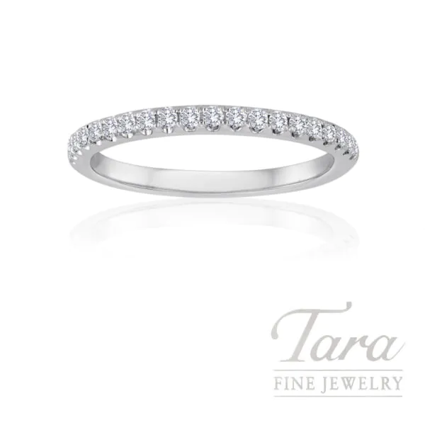 18K White Gold Pavé Diamond Band with 12 Round Diamonds 0.75 TDW